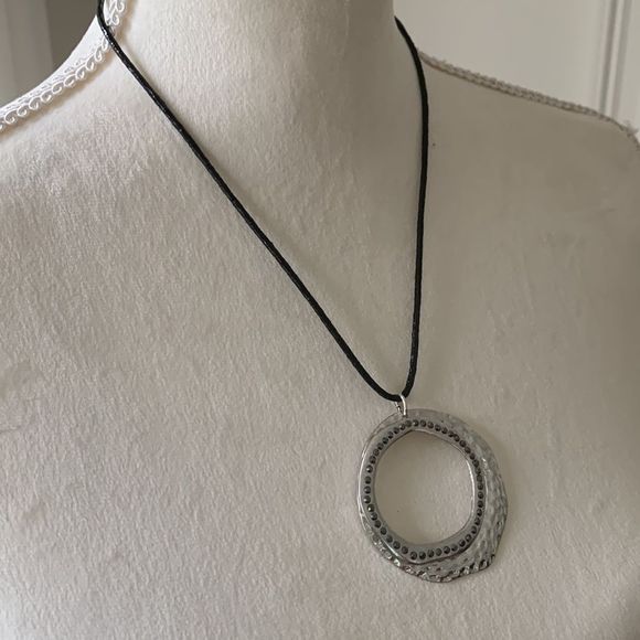 Modern silver colored necklace with tiny beads - Picture 6 of 7